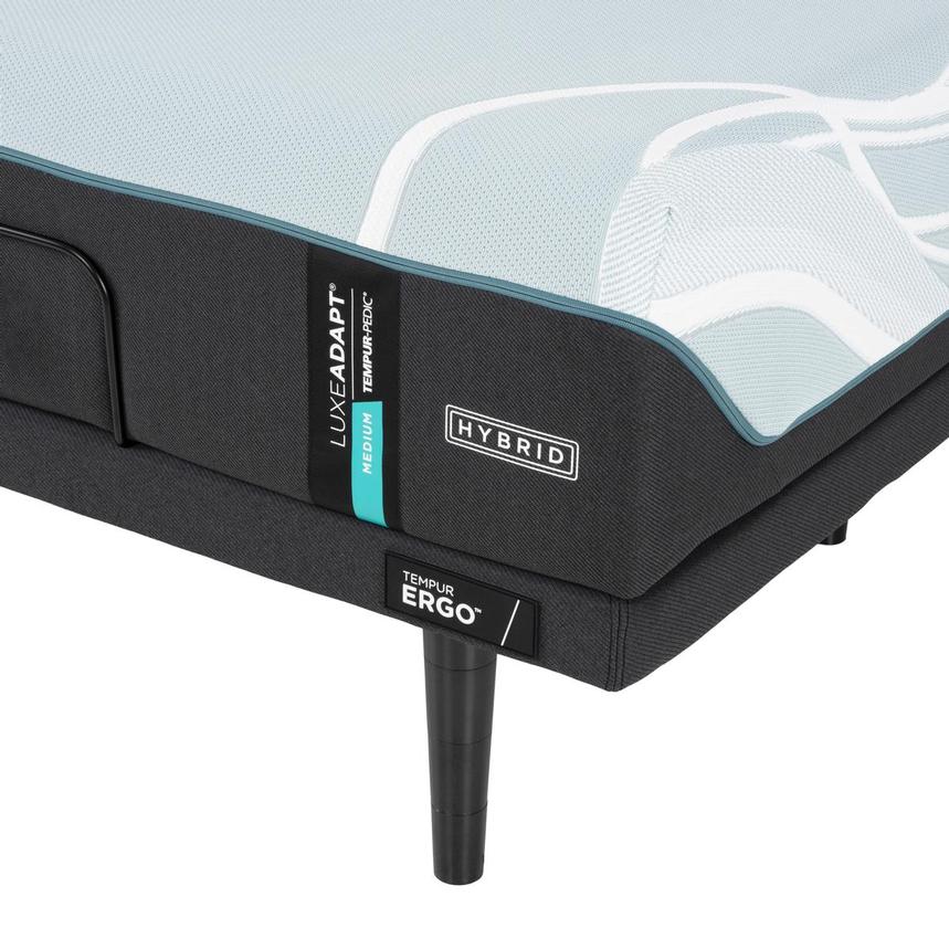 LuxeAdapt Medium Hybrid King Mattress w/Ergo® 3.0 Powered Base by Tempur-Pedic alternate image, 4 of 6 images.